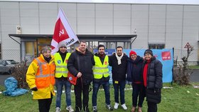 Kreisverbandsprecher Sven Metzmaier zeigt Solidarität mit den Streikenden bei der Post